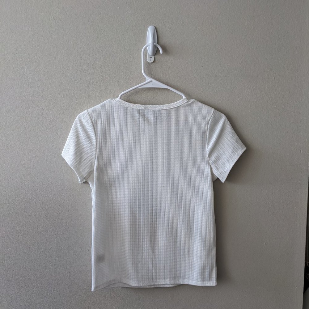 Olivia Rae - White Ribbed Cropped T-Shirt-  Size Medium - Picture 3 of 5
